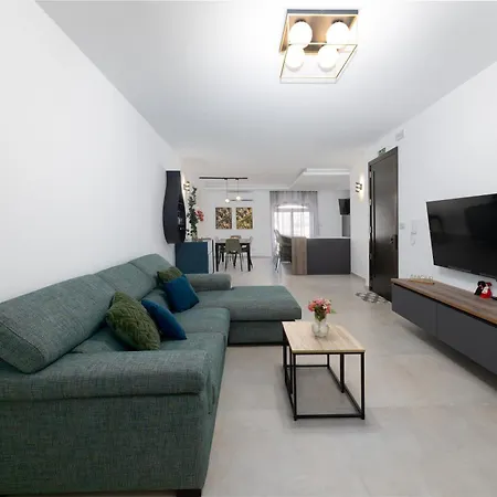 Luxury Family Close To Mgarr Ix-xini With Parking *